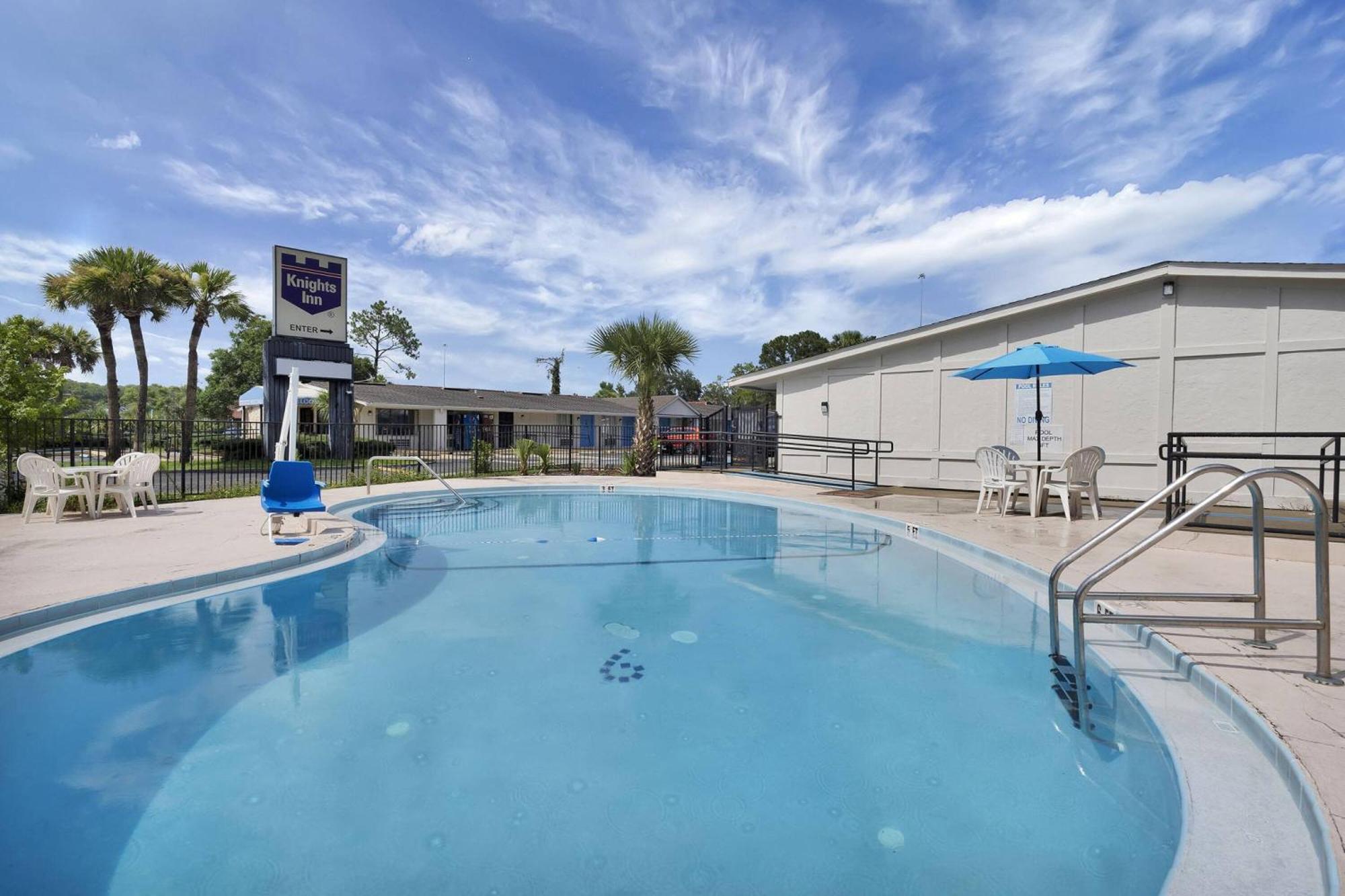 Knights Inn Jacksonville At Dix Ellis Trail Exterior photo